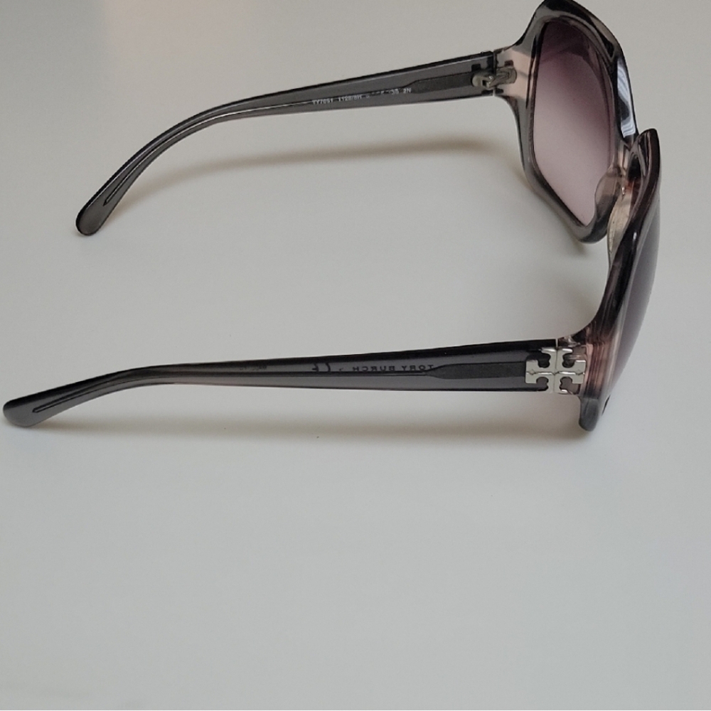 Tory Burch Gray Sunglasses No Callouts - Picture 4 of 12